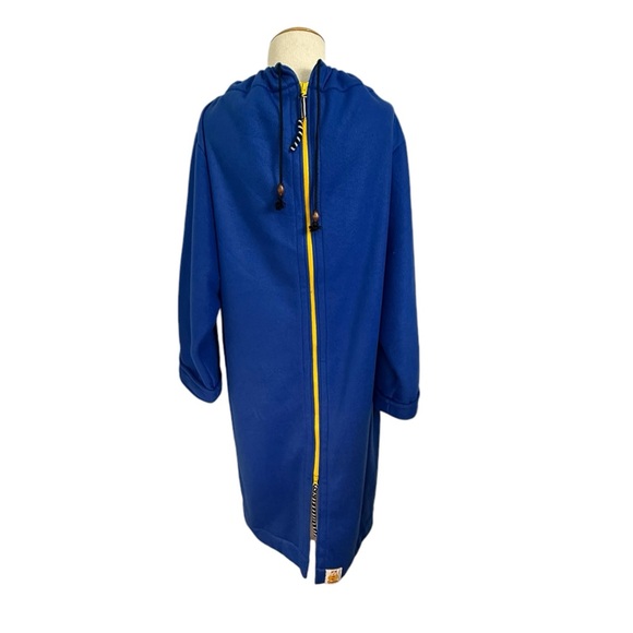 Quokkie Polar Fleece Wearable Blanket Blue and Yellow with Storage Bag NWOT - Picture 3 of 6